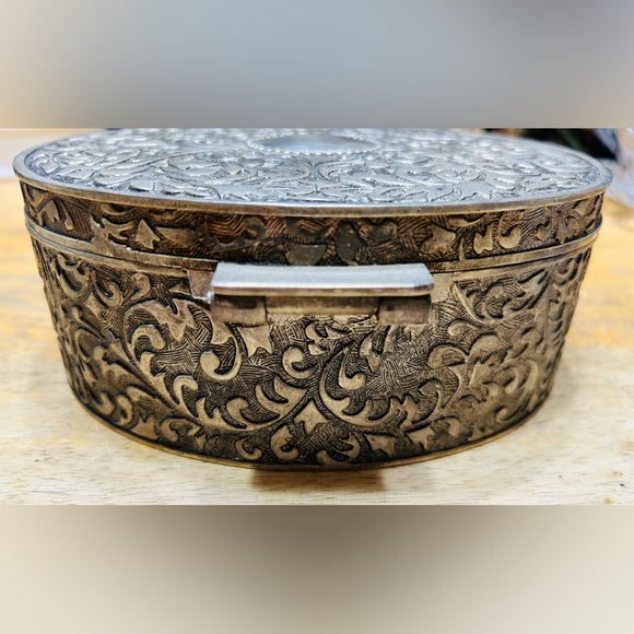 Vintage ornate silver with red velvet lining jewelry box.  Excellent condition. - Picture 5 of 5